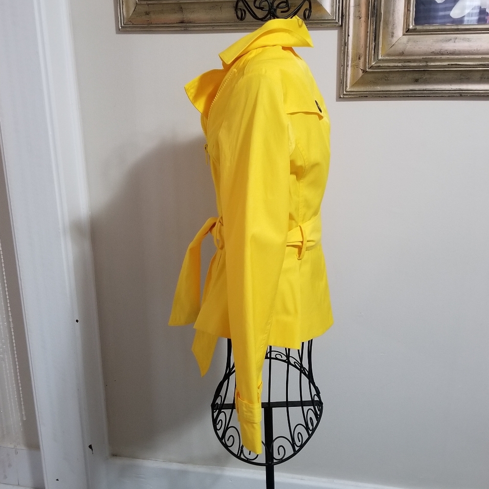 Black Rivet Yellow Short Trench Coat. Size: XS. - Picture 3 of 6